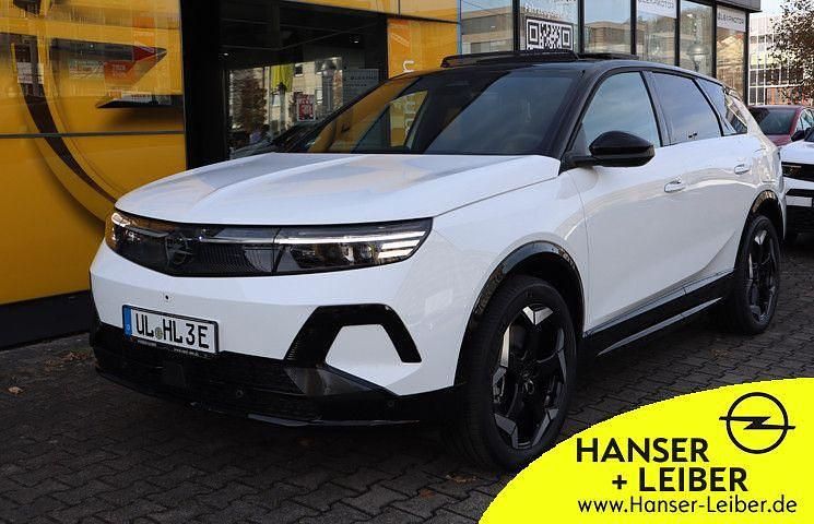 Weiß Gebraucht 2025 Opel Grandland Electric Ultimate SUV | 52.290 € (Etwas zu teuer) - Bild 1/4