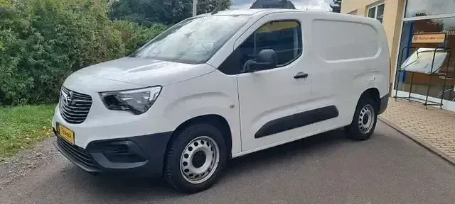 Używany Opel Combo Selection 102 KM (75 kW) 2021 Biały Minivan