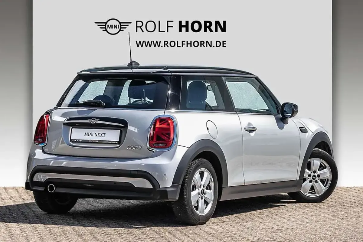 Gebraucht Mini Cooper Essential 136 PS (100 kW) 2023 Melting silver iii metallic Kleinwagen