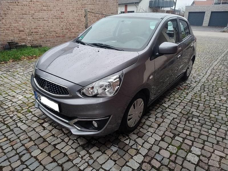 Grau Gebraucht 2017 Mitsubishi Space Star Active Limousine | 6.500 € (Fairer Preis) - Bild 1/4