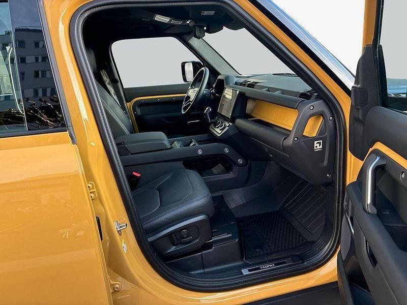 Neu Land Rover Defender 349 PS (256 kW) 2026 Deep sandglow yellow metallic SUV