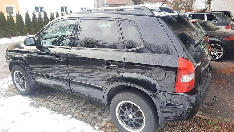 Gebraucht Hyundai Tucson 141 PS (103 kW) 2010 Schwarz SUV