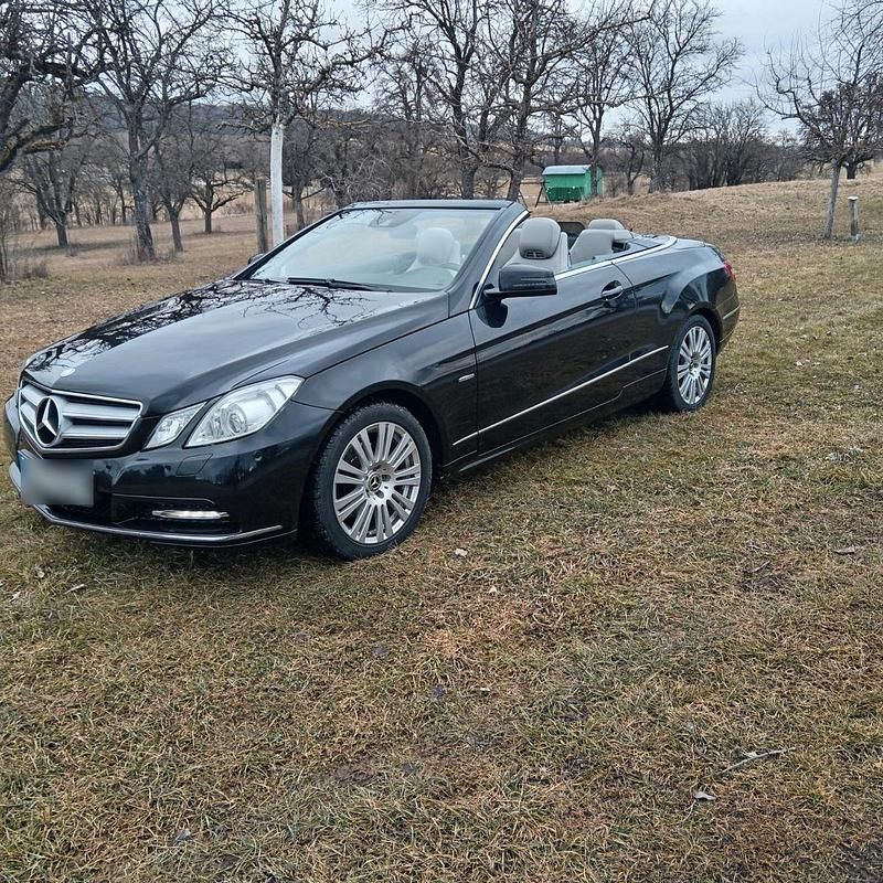 Gebraucht Mercedes E200 Elegance 184 PS (135 kW) 2011 Schwarz Cabrio