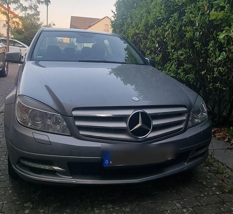 Grau Gebraucht 2011 Mercedes C220 Limousine | 7.750 € (Guter Preis) - Bild 1/4