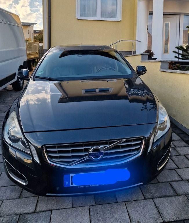 Schwarz Gebraucht 2011 Volvo S60 Summum Limousine | 7.900 € (Fairer Preis) - Bild 1/4