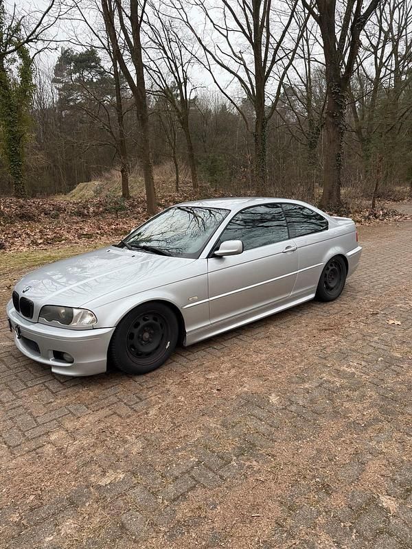 Gebraucht BMW 325 M Sport 192 PS (141 kW) 2002 Silber Coupé