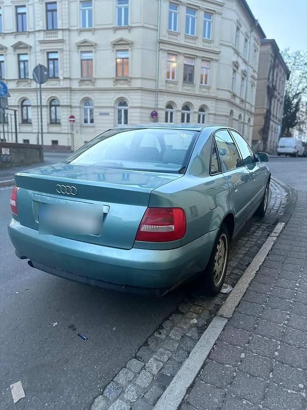 Second-hand Audi A4 150 CP (110 kW) 2000 Verde Berlinǎ