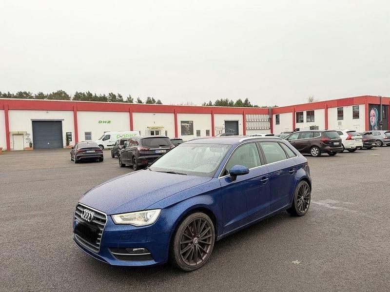Blau Gebraucht 2015 Audi A3 Sport Limousine | 11.800 € (Guter Preis) - Bild 1/4