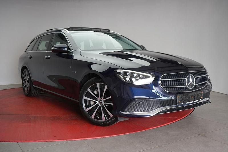 Blau Gebraucht 2021 Mercedes E300 Avantgarde Limousine | 28.990 € (Superpreis) - Bild 1/4