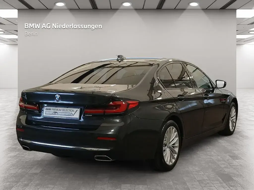 Gebraucht BMW 540 Sport Line 333 PS (244 kW) 2023 Grau Limousine