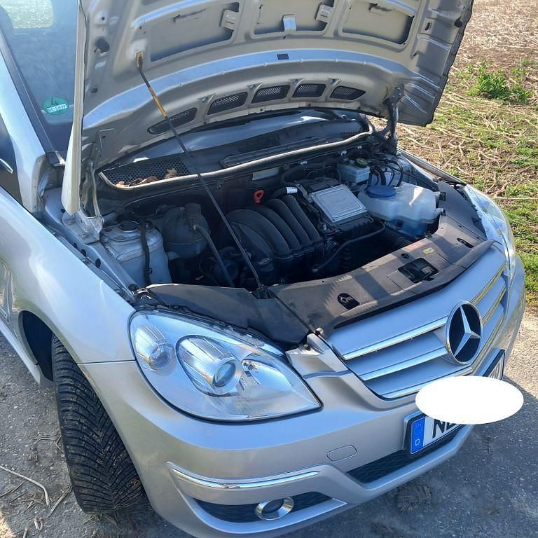 Gebraucht Mercedes B150 95 PS (69 kW) 2009 Silber Van / Kleinbus