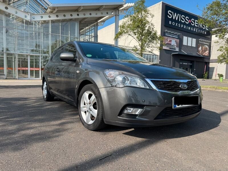 Grau Gebraucht 2010 Kia Ceed Spirit Limousine | 3.750 € (Superpreis) - Bild 1/4