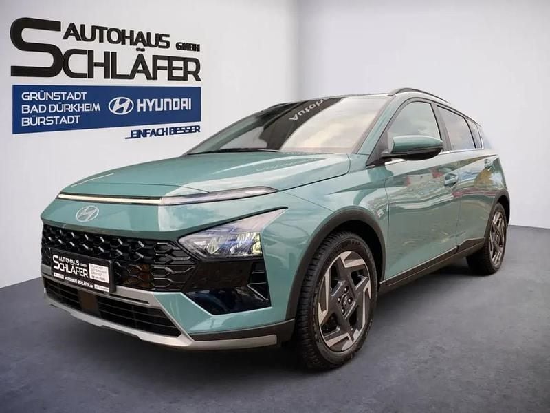 Mangrove green / mic Gebraucht 2024 Hyundai Bayon Prime SUV | 21.380 € (Fairer Preis) - Bild 1/1