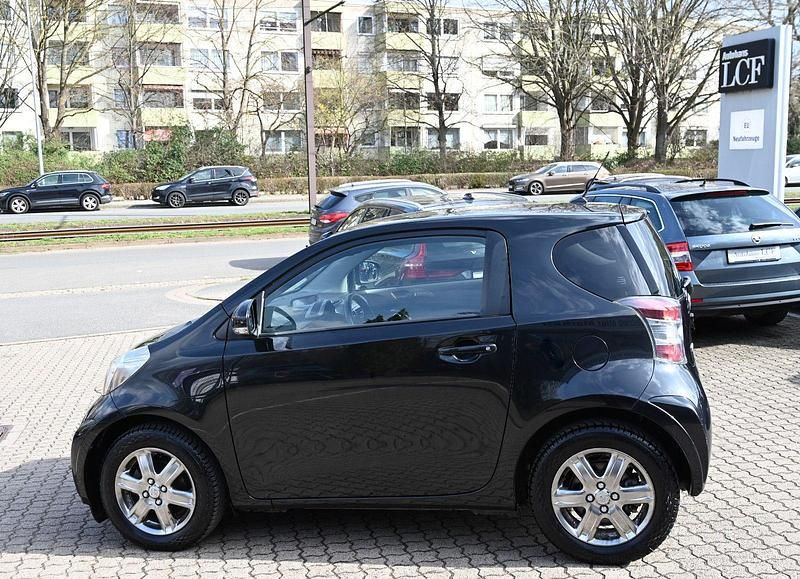 Gebraucht Toyota iQ 68 PS (50 kW) 2009 Schwarz Kleinwagen