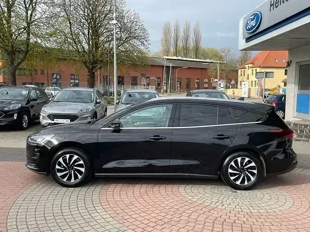 Gebraucht Ford Focus Titanium 125 PS (91 kW) 2024 Schwarz Limousine