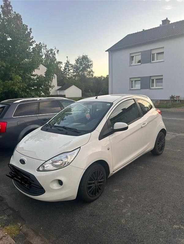 Weiß Gebraucht 2013 Ford Ka Kleinwagen | 3.400 € (Fairer Preis) - Bild 1/4