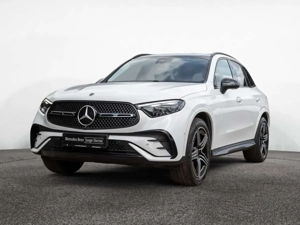 Gebraucht Mercedes GLC300 AMG 269 PS (197 kW) 2025 Unilack polarweiß SUV