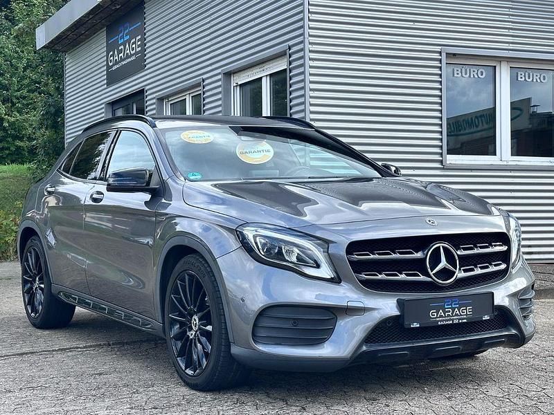 Grau Gebraucht 2018 Mercedes GLA200 AMG SUV | 19.500 € (Fairer Preis) - Bild 1/4