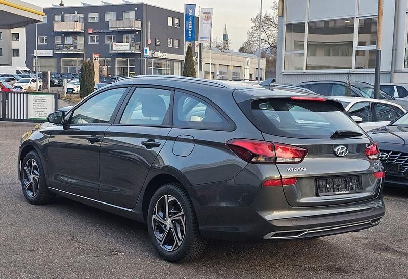 Gebraucht Hyundai i30 Comfort 120 PS (88 kW) 2024 Grau Kombi