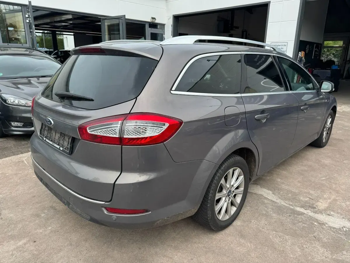 Gebraucht Ford Mondeo Ambiente 140 PS (102 kW) 2012 Grau Kombi