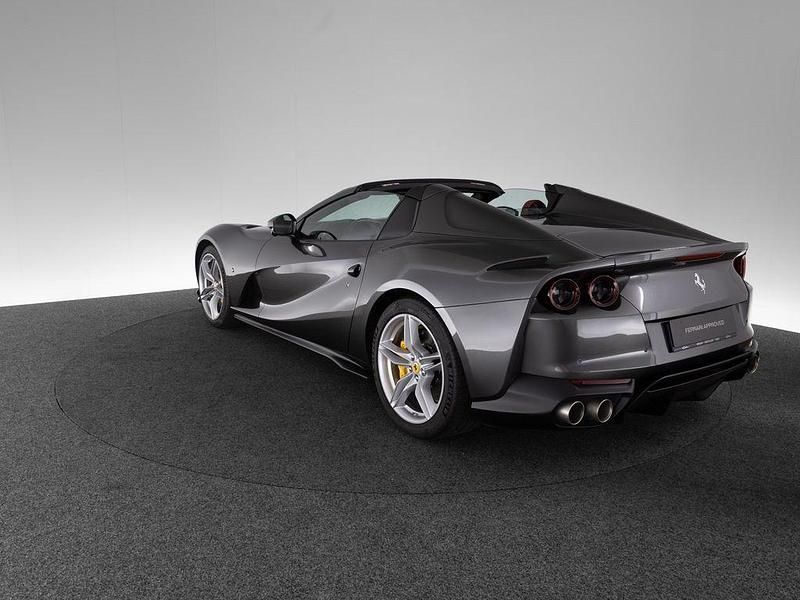 Gebraucht Ferrari 812 799 PS (587 kW) 2023 Grigio silverstone Cabrio