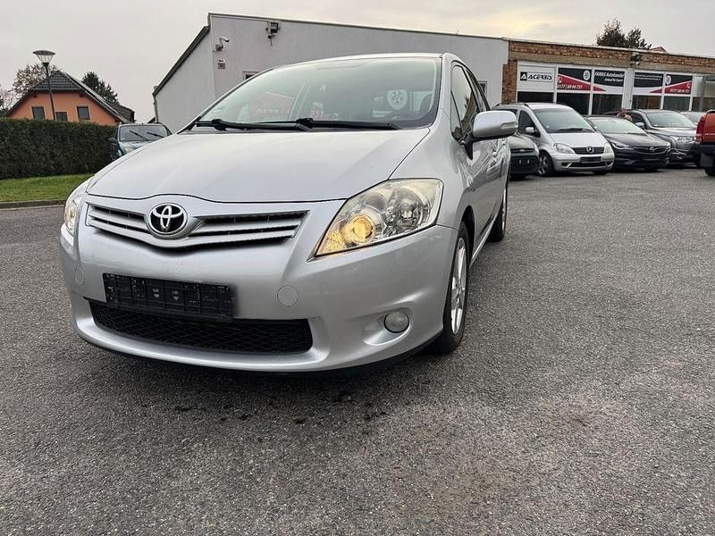 Silber Gebraucht 2012 Toyota Auris Edition Limousine | 4.400 € (Fairer Preis) - Bild 1/4