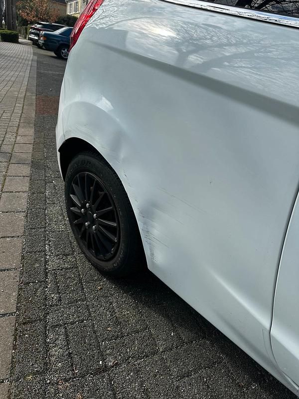 Gebraucht Ford Fiesta 82 PS (60 kW) 2010 Weiß Kleinwagen