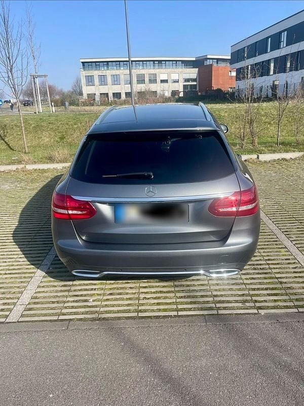 Gebraucht Mercedes C180 Avantgarde 156 PS (114 kW) 2016 Grau Kombi