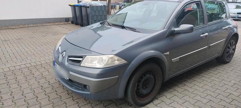 Grau Gebraucht 2006 Renault Mégane II Limousine | 1.650 € (Guter Preis) - Bild 1/4