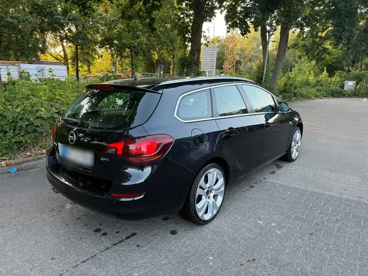 Gebraucht Opel Astra 110 PS (80 kW) 2011 Schwarz Kombi