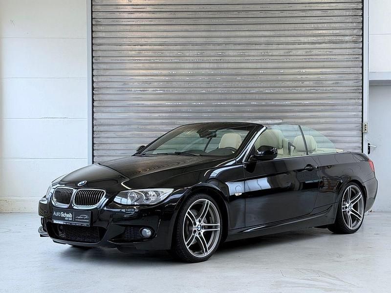 Gebraucht BMW 330 Cabriolet M Sport 245 PS (180 kW) 2012 Saphirschwarz Cabrio