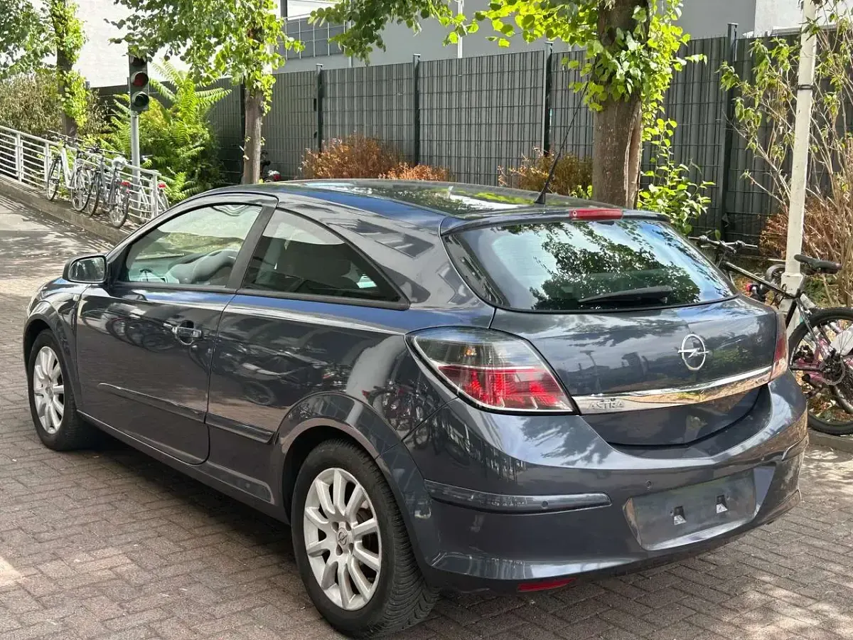 Gebraucht Opel Astra GTC Edition 105 PS (77 kW) 2007 Metro m2 Coupé