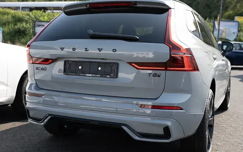Neu Volvo XC60 Plus 455 PS (334 kW) 2025 Grau SUV
