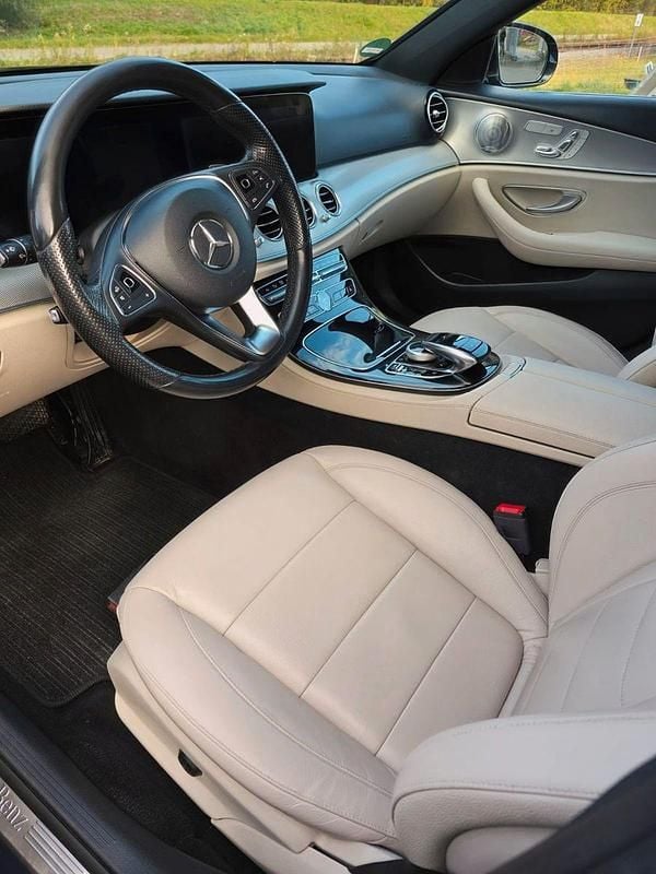 Gebraucht Mercedes E220 AMG 194 PS (142 kW) 2017 Blau Kombi