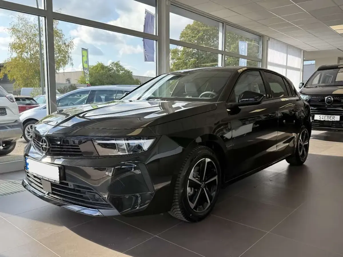 Gebraucht Opel Astra Edition 131 PS (96 kW) 2025 Lackierung schwarz perla nera/ Limousine