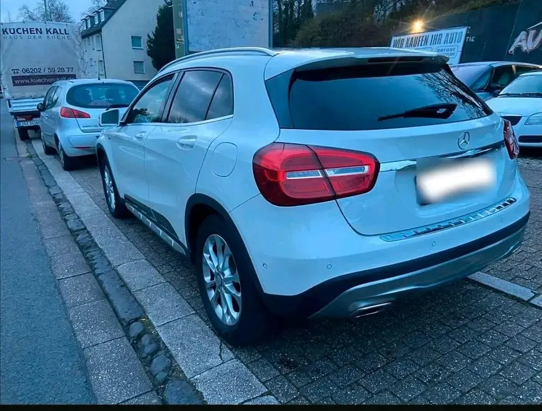 Gebraucht Mercedes GLA200 AMG 156 PS (114 kW) 2016 Weiß SUV