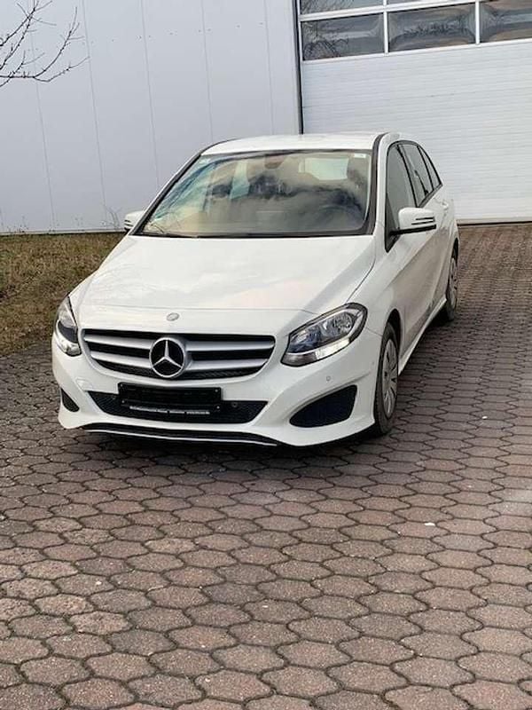 Gebraucht Mercedes B180 122 PS (89 kW) 2015 Van / Kleinbus