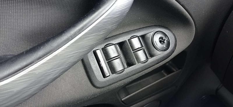 Gebraucht Ford C-MAX Titanium 125 PS (91 kW) 2010 Silber Van / Kleinbus