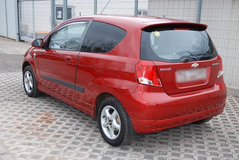 Gebraucht Chevrolet Kalos 92 PS (67 kW) 2007 Rot Kleinwagen