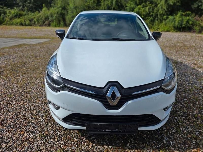 Weiß Gebraucht 2019 Renault Clio IV LIMITED Kleinwagen | 8.800 € (Guter Preis) - Bild 1/4