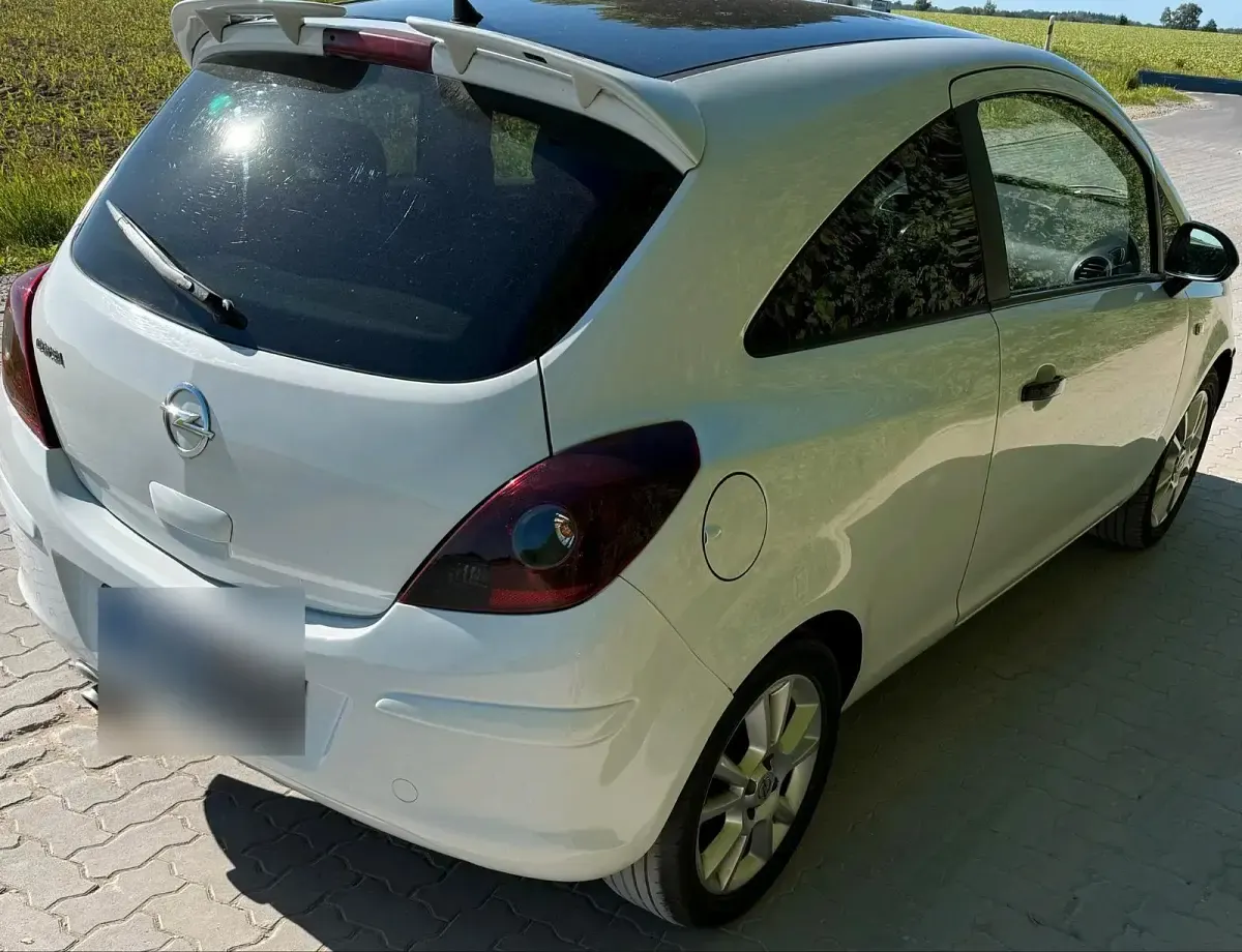 Gebraucht Opel Corsa 101 PS (74 kW) 2013 Weiß Kleinwagen