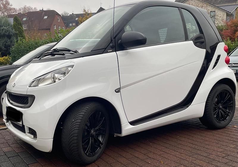 Weiß Gebraucht 2011 Smart ForTwo Coupé Passion Coupé | 4.400 € (Fairer Preis) - Bild 1/4