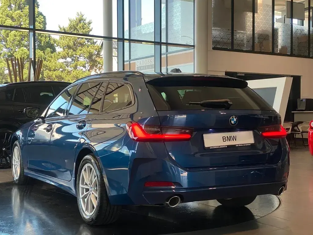 Gebraucht BMW 318 Sport Line 150 PS (110 kW) 2023 Blau Kombi