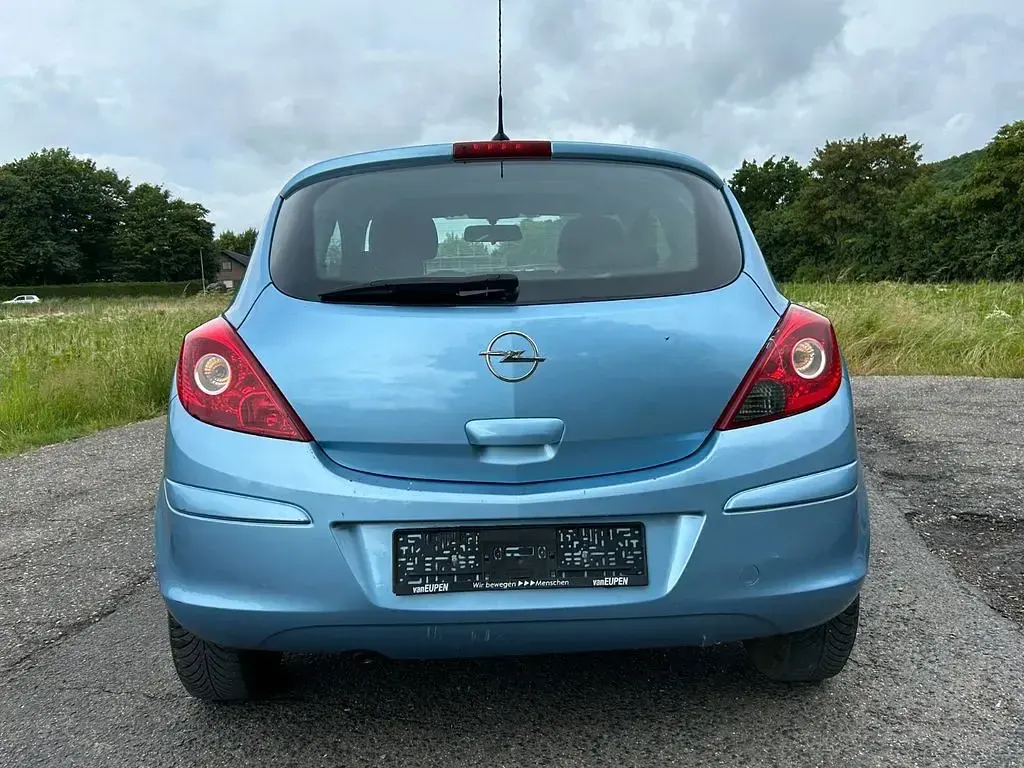 Gebraucht Opel Corsa Edition 86 PS (63 kW) 2014 Crinan blau / himmelblau Kleinwagen