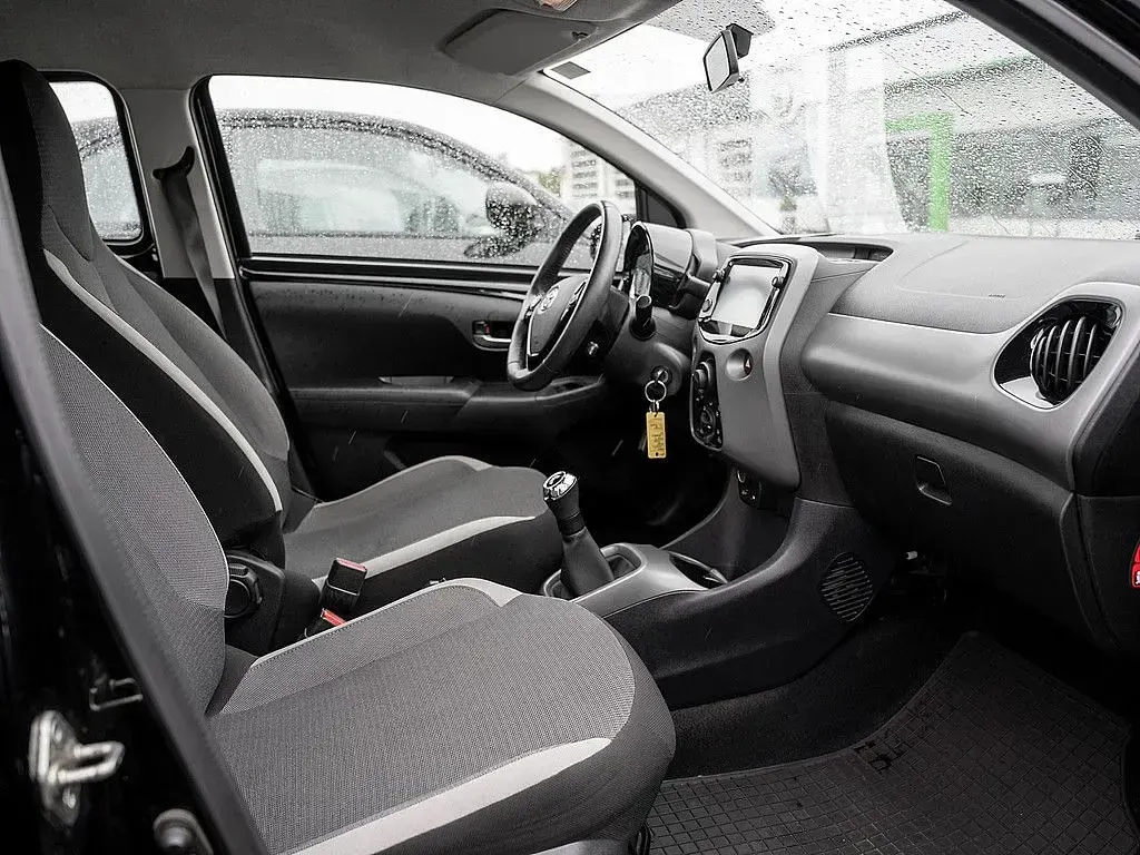 Gebraucht Toyota Aygo X-play 72 PS (52 kW) 2020 Schwarz Kleinwagen