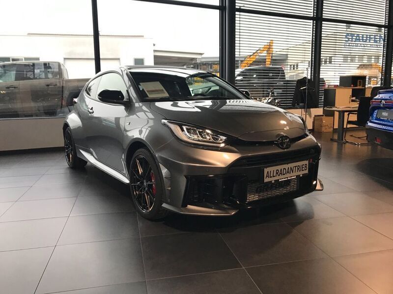Palladium silber Neu 2024 Toyota Yaris Kleinwagen | 50.990 € (Teuer) - Bild 1/4