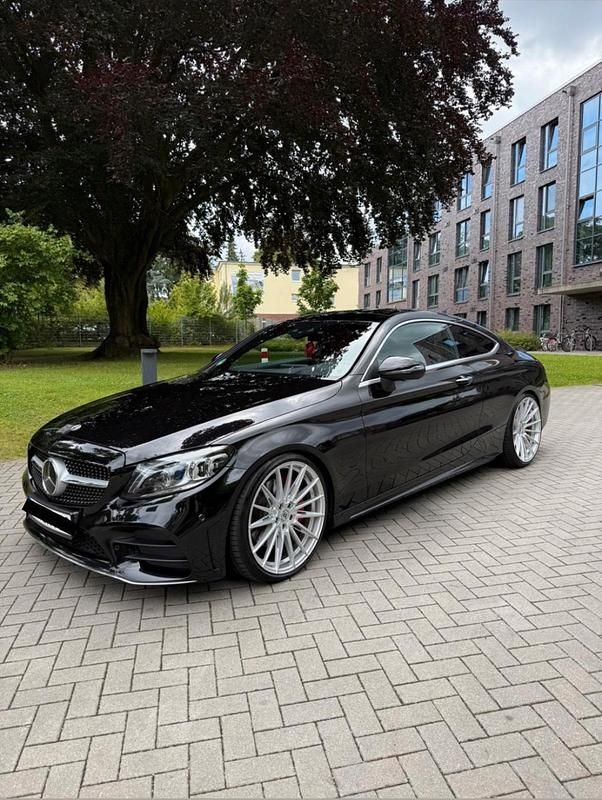 Schwarz Gebraucht 2019 Mercedes C300 Coupé | 29.500 € (Fairer Preis) - Bild 1/4