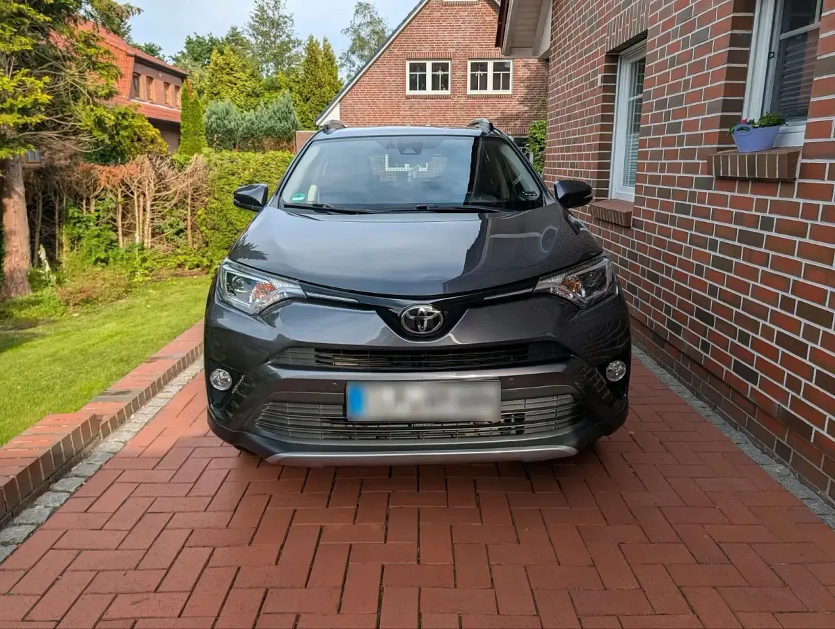 Gebraucht Toyota RAV4 143 PS (105 kW) 2016 Grau SUV