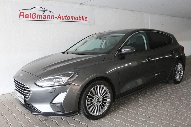 Gebraucht Ford Focus Titanium 125 PS (91 kW) 2019 Grau Limousine