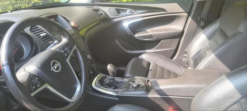 Gebraucht Opel Insignia 220 PS (161 kW) 2009 Schwarz Limousine